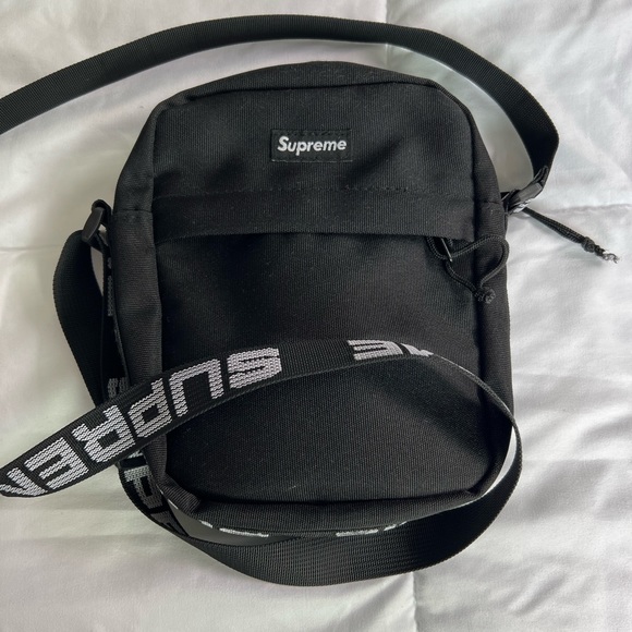 Supreme Crossbody Sling Bag (Unisex)-SS18 - Picture 2 of 7